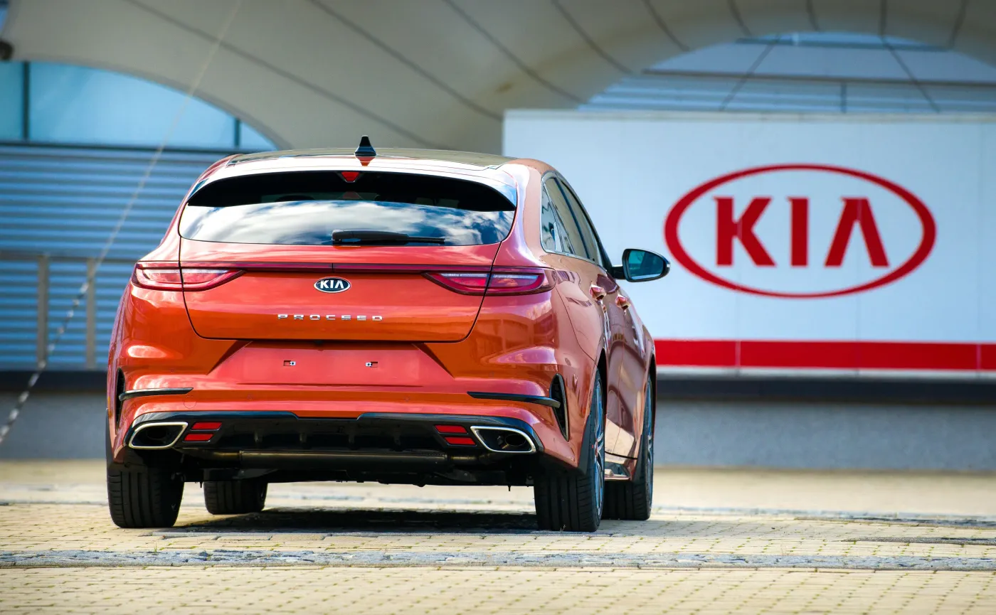 11741204-kia-proceed.jpg