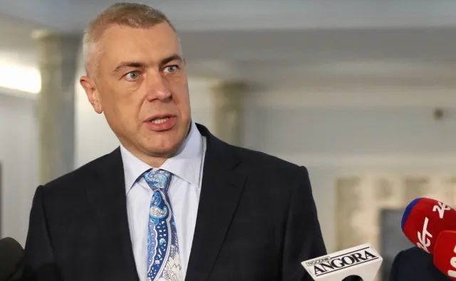 Nadużycie uprawnień, zorganizowana grupa przestępcza... Rzecznik KNF o zarzutach mecenasa Giertycha: Są bezpodstawne