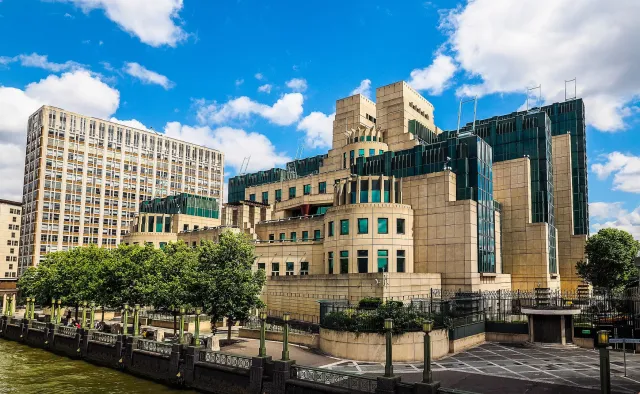 Szef brytyjskiego wywiadu ostrzega przed chińskimi i rosyjskimi służbami: Mają inne ramy prawne i etyczne