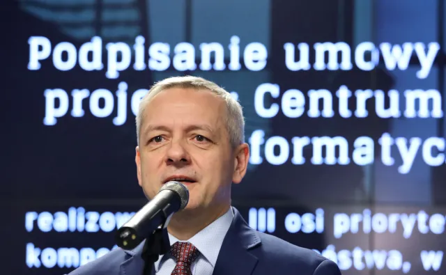 Minister cyfryzacji zapowiada punkt kontaktowy ds. Facebooka: Będzie w nim można zgłosić "nieuzasadnioną cenzurę treści" [WYWIAD]