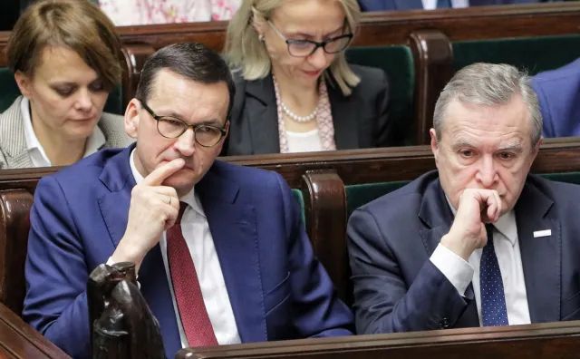 Minister Emilewicz: Nie będzie podwyżek cen prądu. Przed świętami przedstawimy rozwiązania