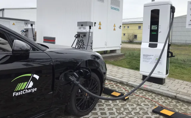 Przełomowe rozwiązanie już działa. Samochód elektryczny naładujesz w trzy minuty