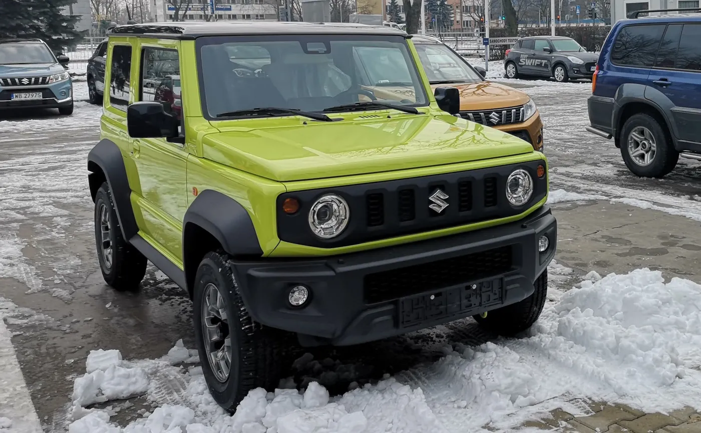 11991513-suzuki-jimny.jpg