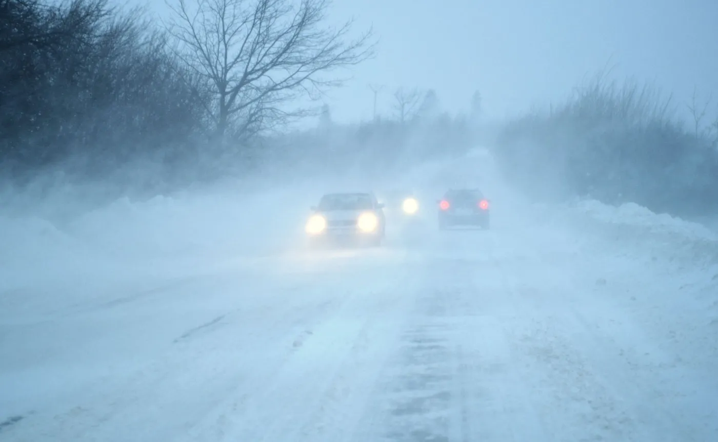 Oblodzenie w centrum kraju, intensywne opady śniegu na południu... IMGW wydaje kolejne ostrzeżenia