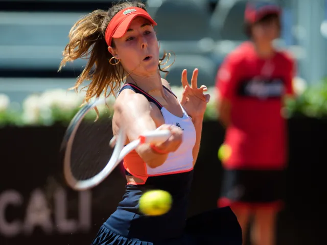 Kontrowersje na US Open. Alize Cornet ukarana za zdjęcie koszulki na korcie