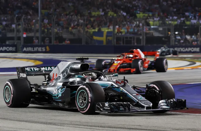 Formuła 1: Lewis Hamilton wygrał w Singapurze i umocnił się na pozycji lidera
