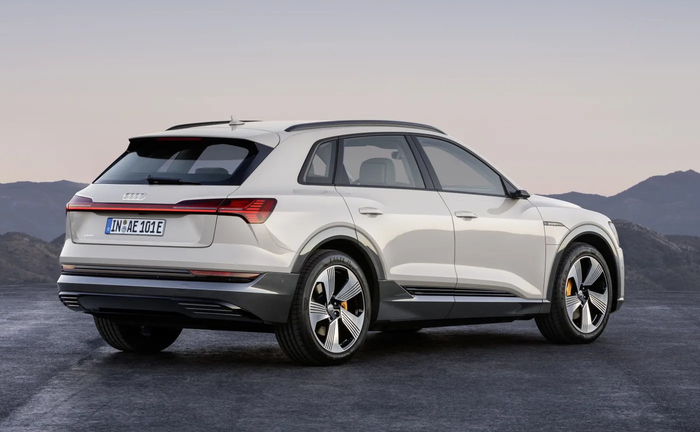 11458906-audi-e-tron.jpg