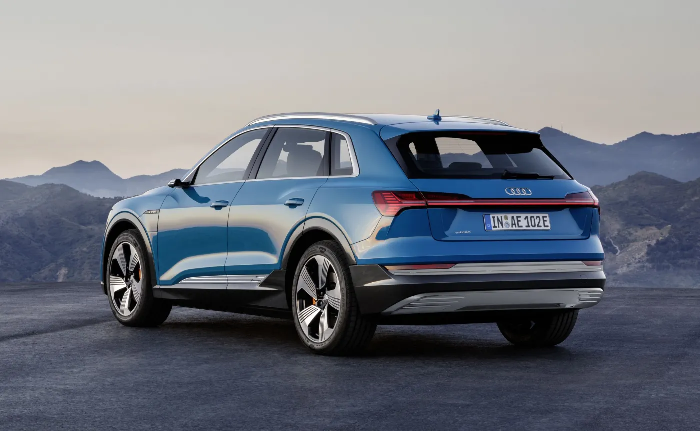 11459042-audi-e-tron.jpg