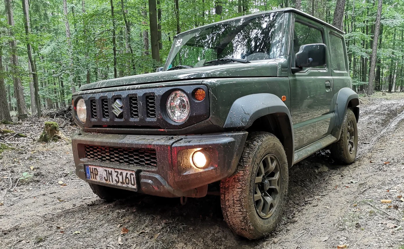 11511469-suzuki-jimny.jpg