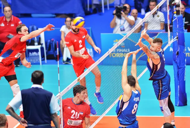 MŚ siatkarzy: Serbowie zmietli Włochów z parkietu. Gospodarze turnieju nie mieli nic do powiedzenia