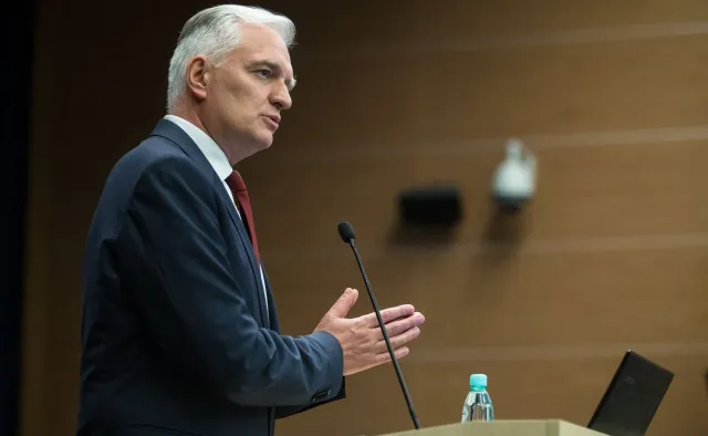 Uczelnia to nie miejsce dożywotniego zatrudnienia. Gowin: Ten przepis trzeba zaskarżyć do TK