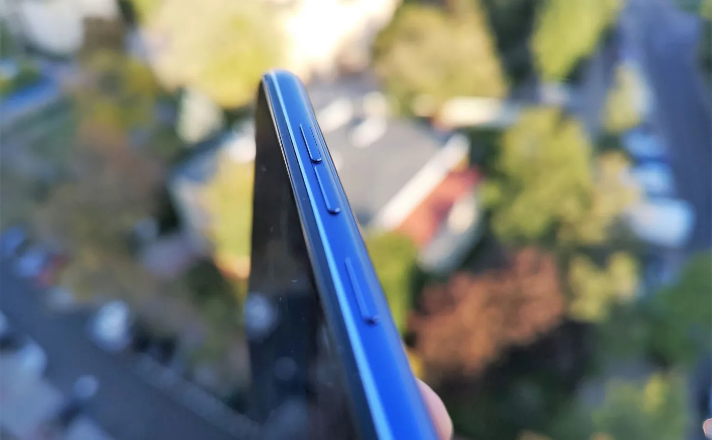 11551022-pocophone-f1.jpg