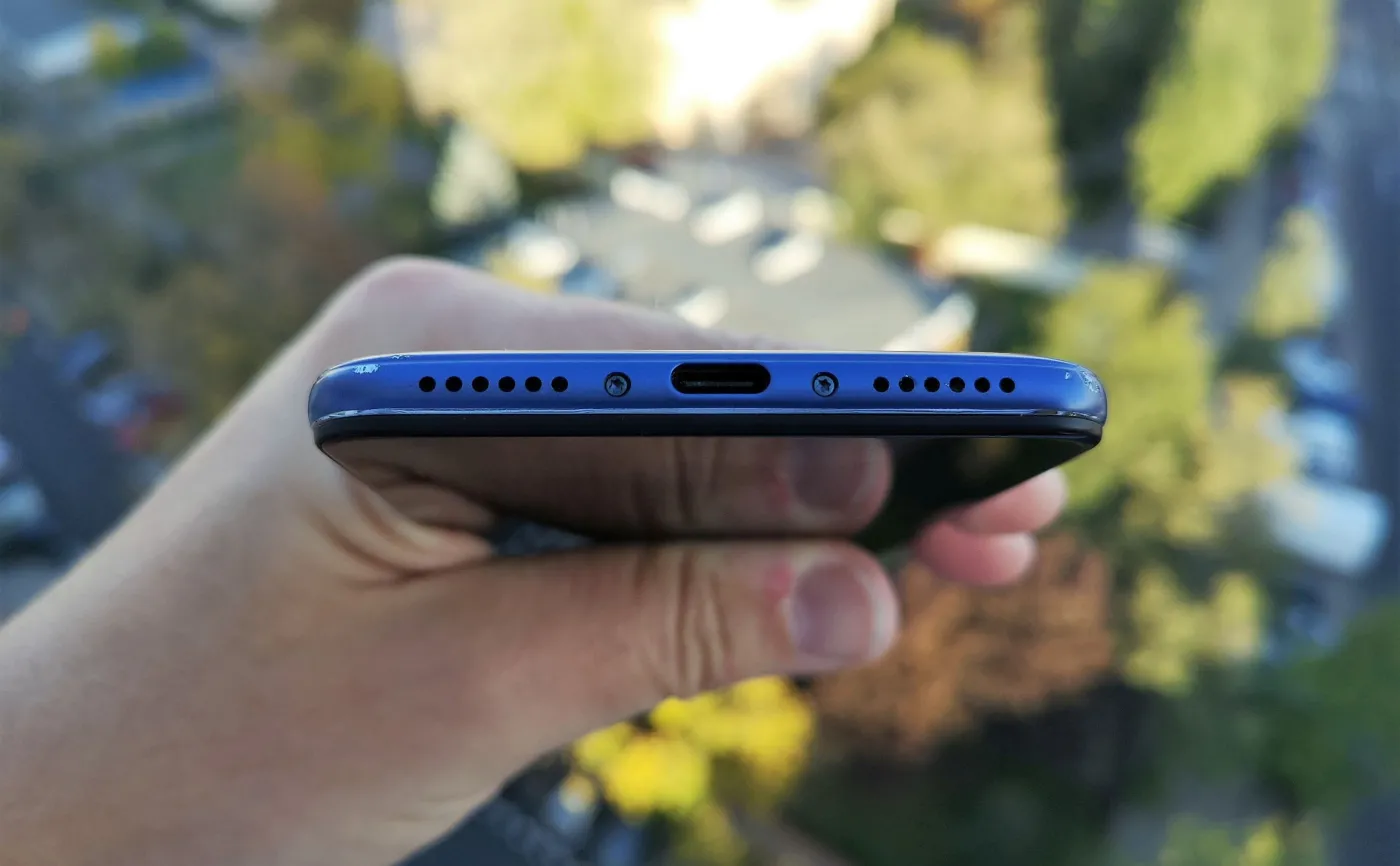 11551056-pocophone-f1.jpg