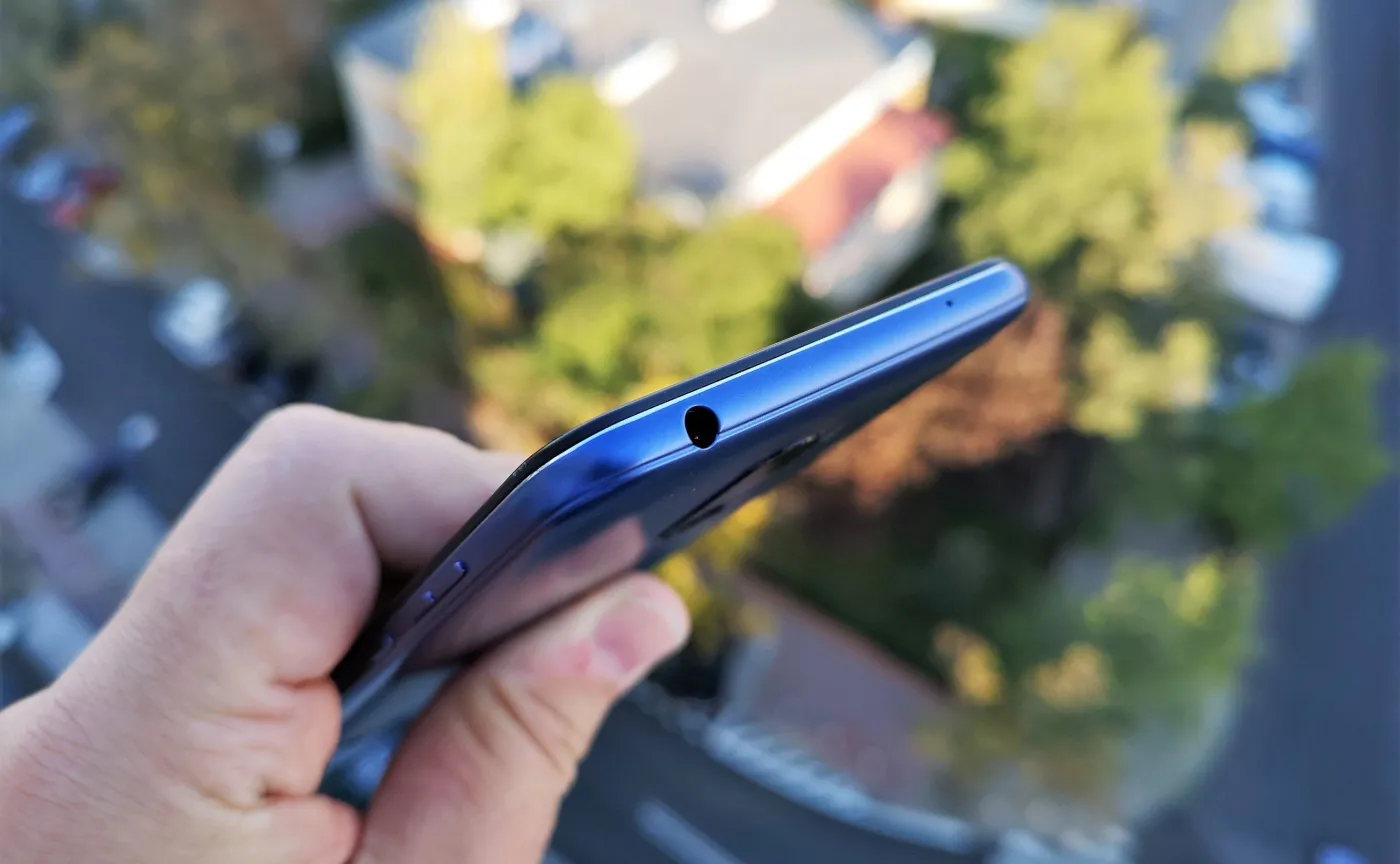 11551088-pocophone-f1.jpg