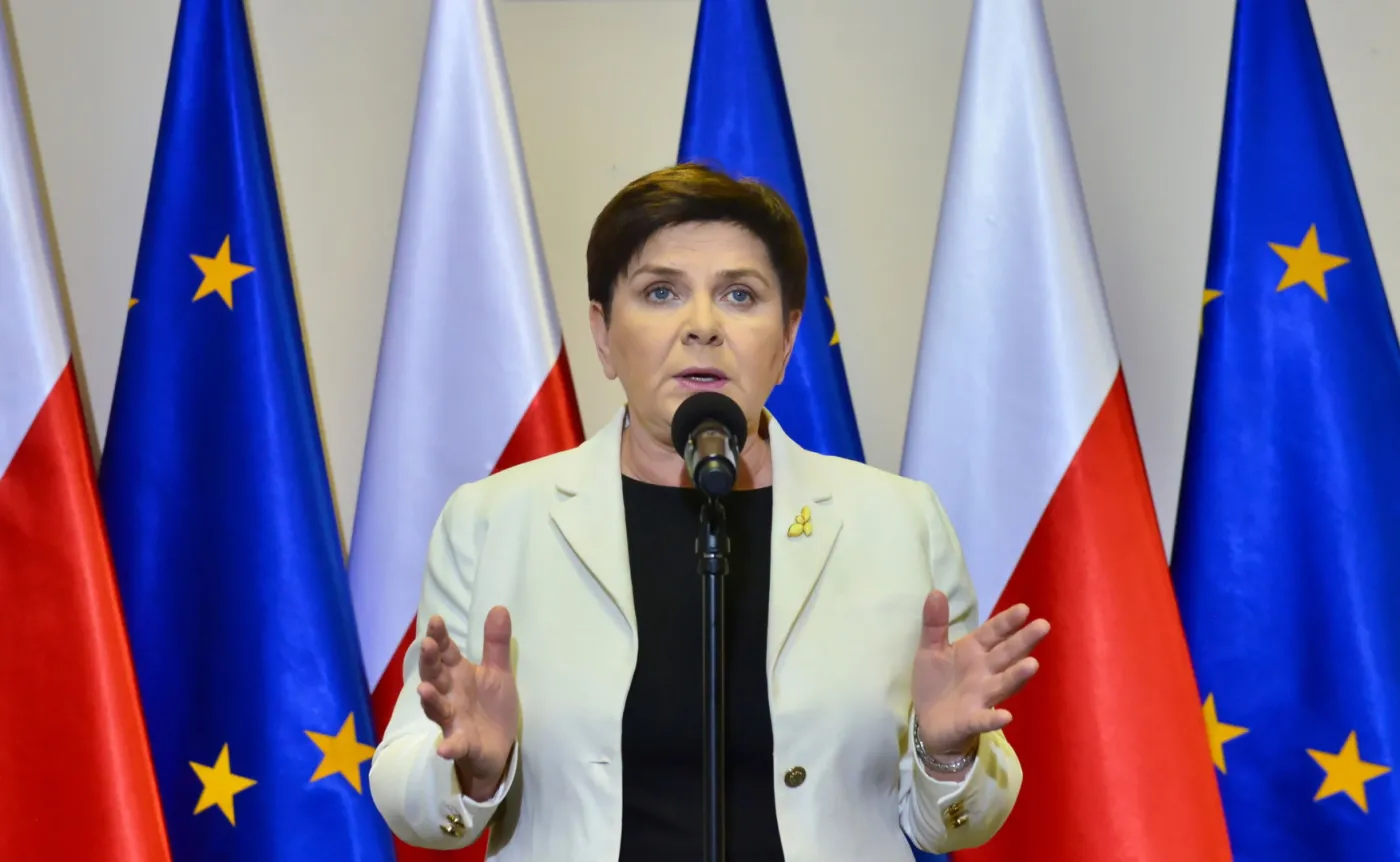 Szydło ostrzega: Zaczęto nauczycieli wprowadzać w błąd