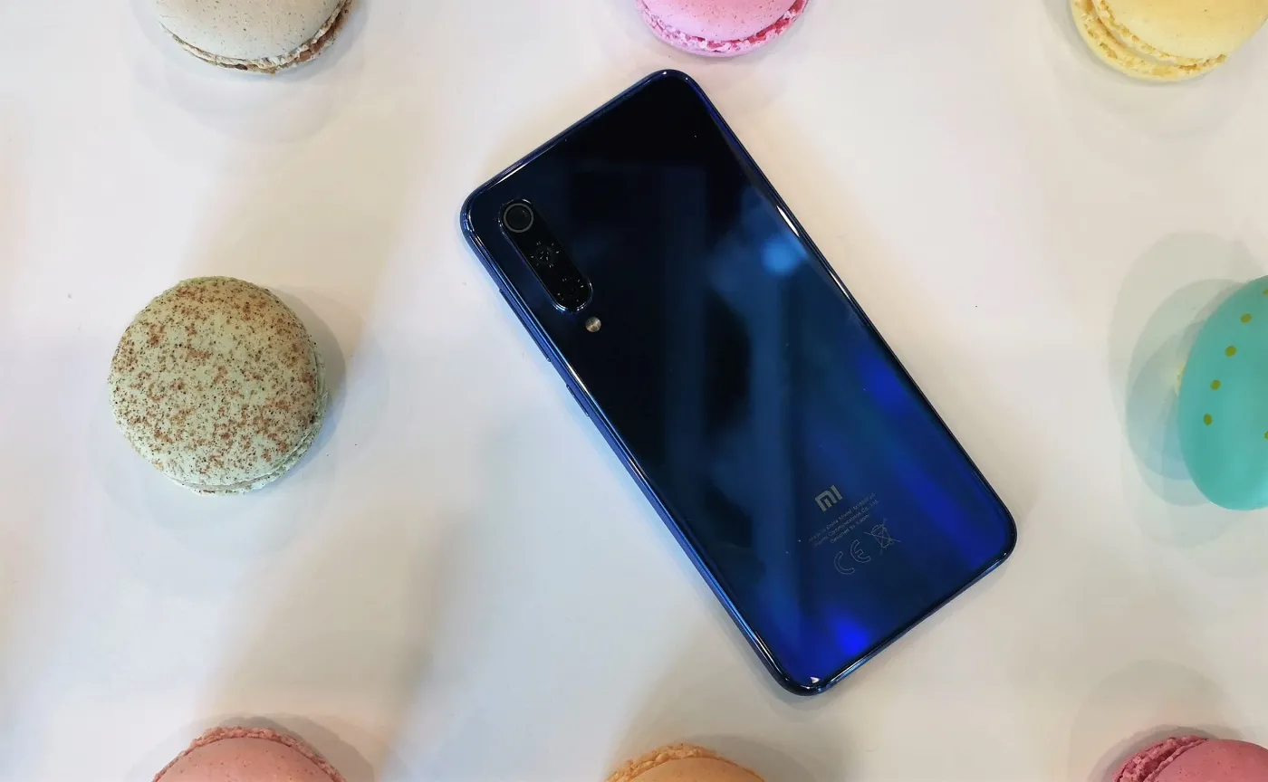 12270551-xiaomi-mi9-se.jpg