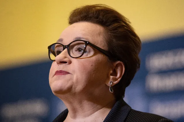 Ile nauczyciele mogą dziennie stracić na strajku? Minister Zalewska wylicza [ROZMOWA]