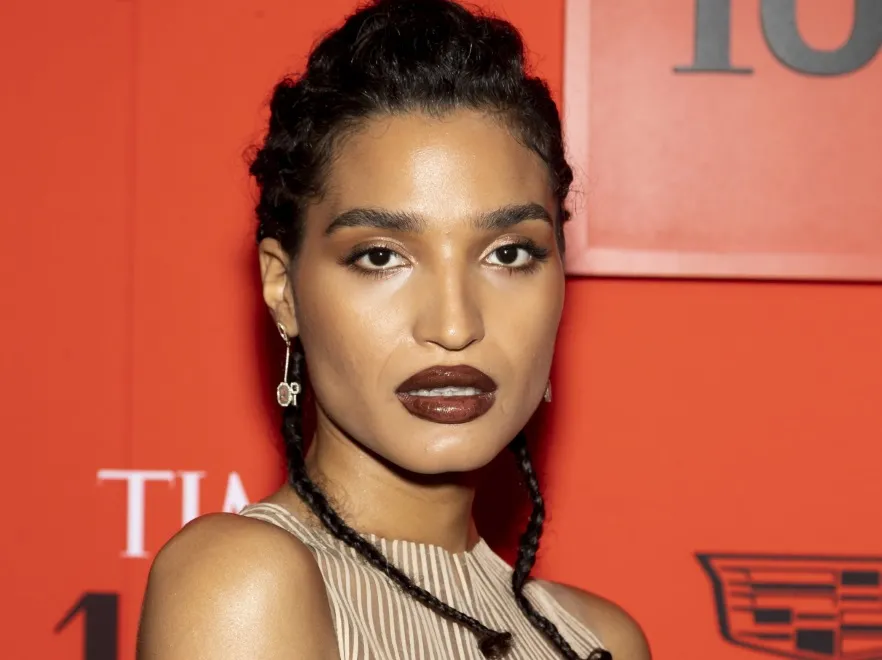 Takiej golizny na wielkiej gali "Time'a" jeszcze nie było! Młodziutka aktorka eksponowała, co się dało. FOTO