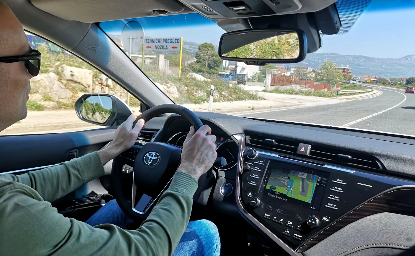 12307133-toyota-camry.jpg