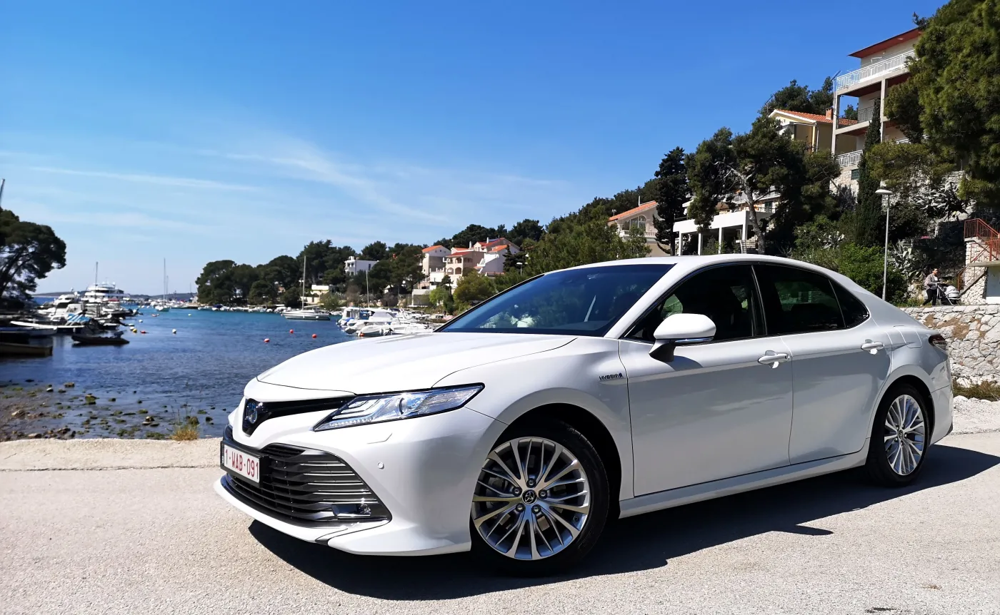 12307165-toyota-camry.jpg