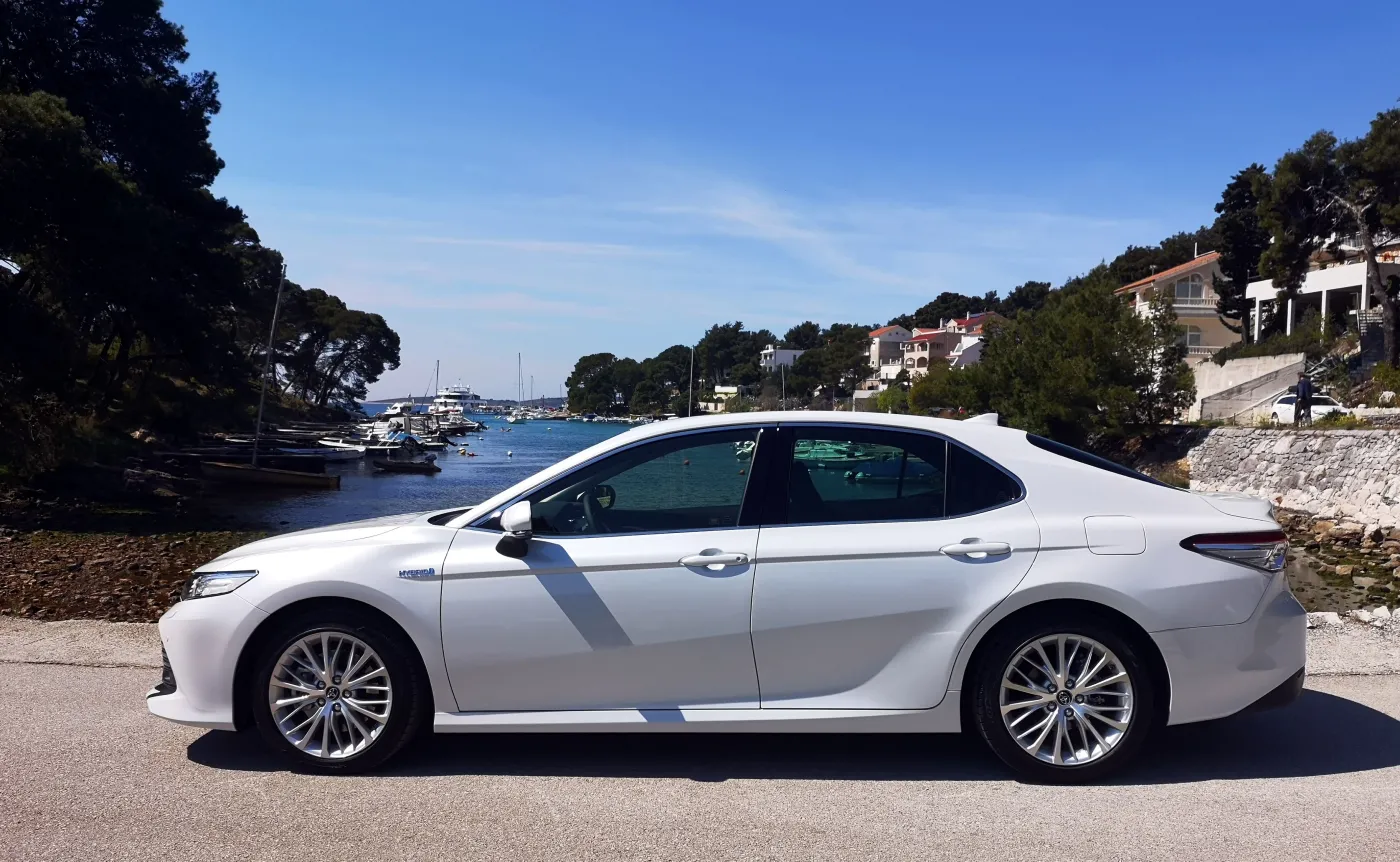 12307197-toyota-camry.jpg