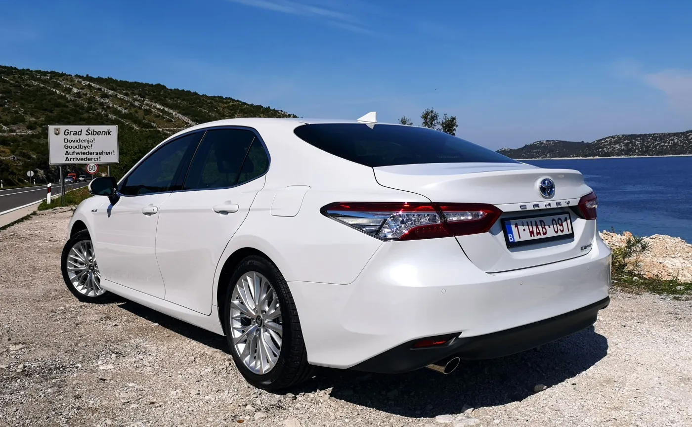 12307325-toyota-camry.jpg
