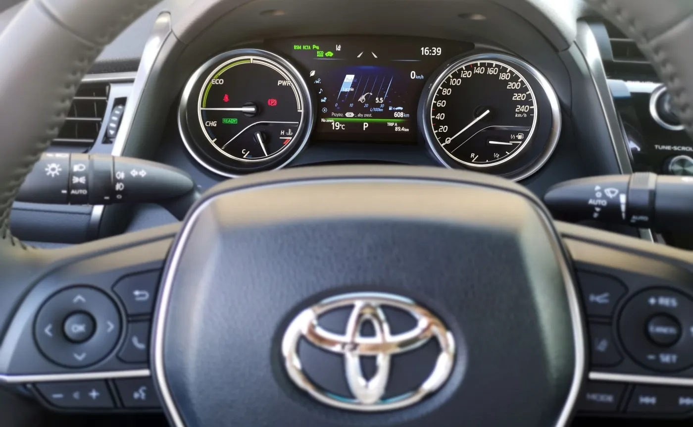 12307389-toyota-camry.jpg