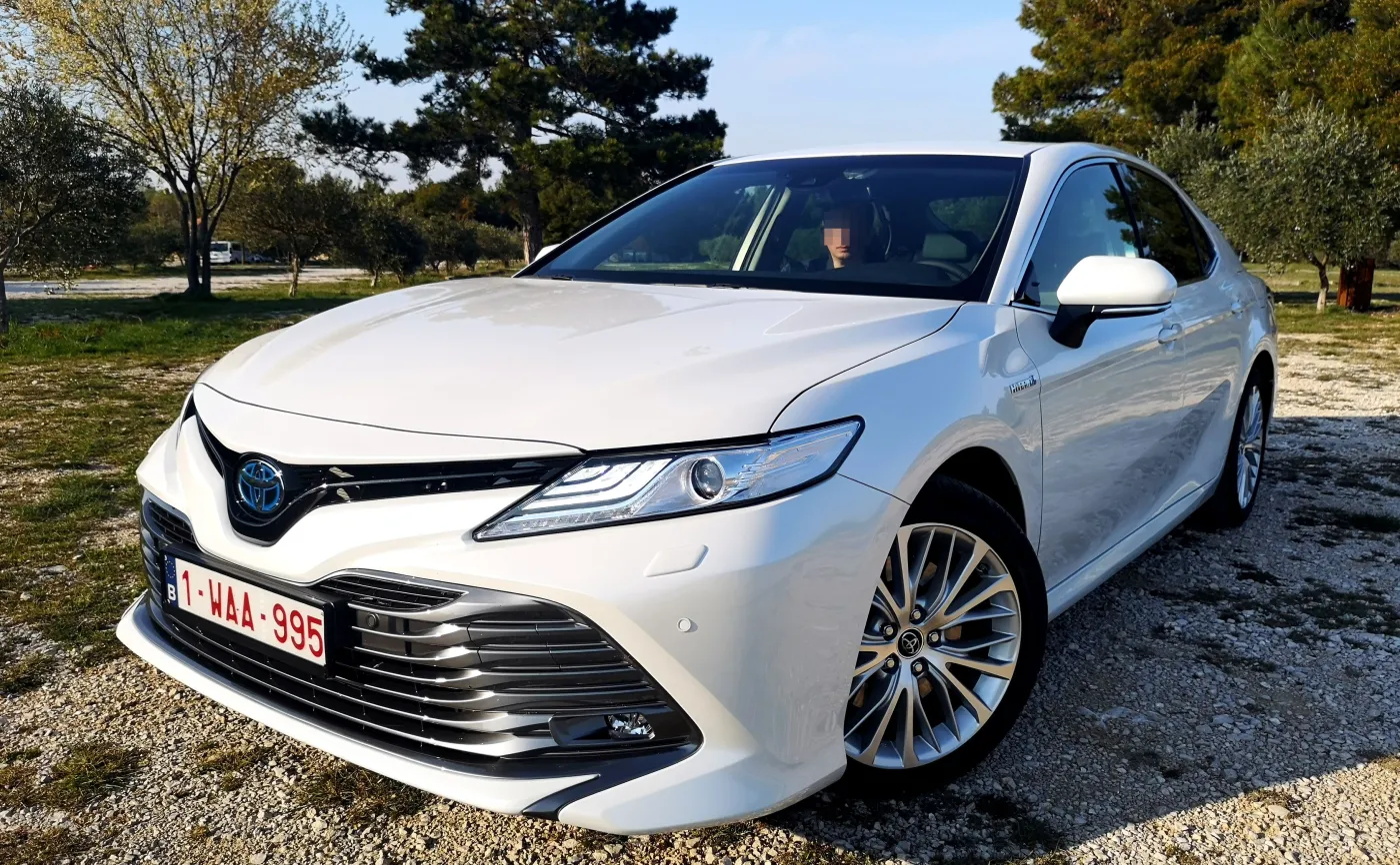 12307613-toyota-camry.jpg
