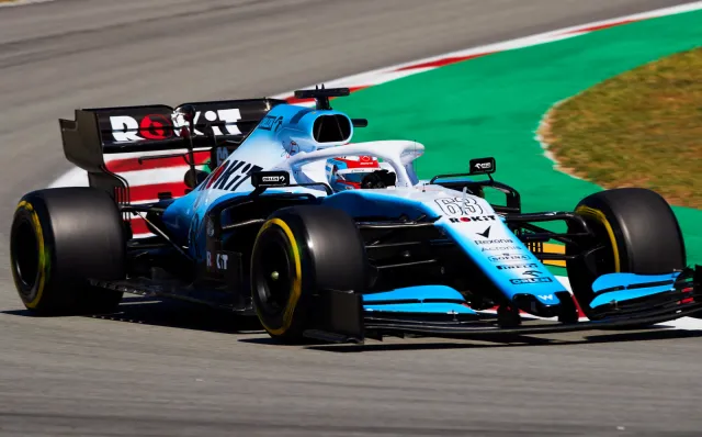 Kubica na szarym końcu. Jego partner z zespołu na trzecim treningu wypadł z toru