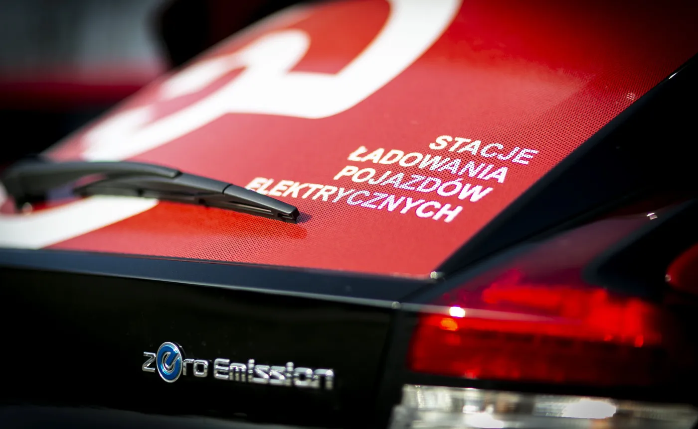 12140791-nissan-leaf.jpg