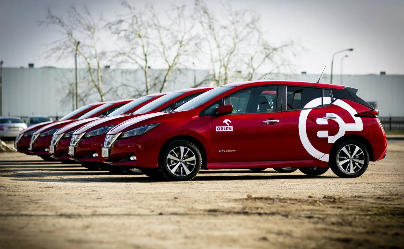 12140823-nissan-leaf.jpg