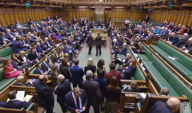 Blamaż, klapa, wtopa, żenada... Brexit, czyli Benny Hill na kwasie