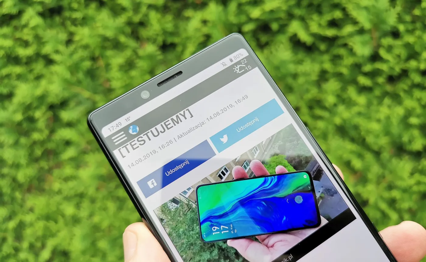 12549230-sony-xperia-1.jpg