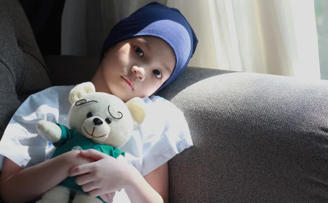 "Dziecko choruje jak burza i równie szybko umiera". Jak leczyć raka?