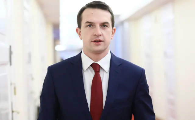 Szłapka o LGBT: Jestem zwolennikiem równości, a w tym się zawiera adopcja dzieci