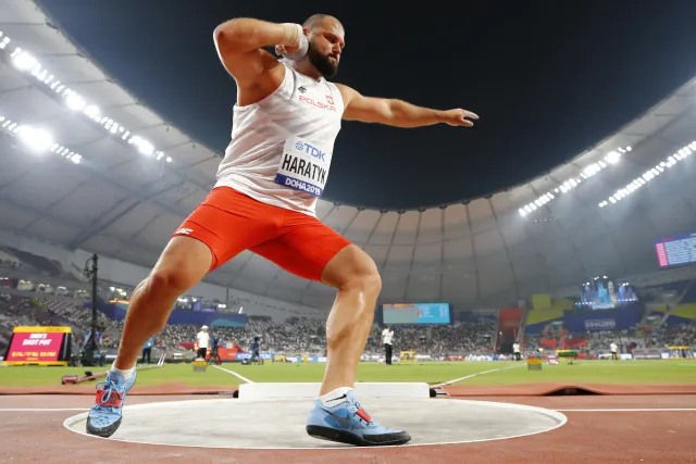 Bolący łokieć oraz nadgarstek, spadająca forma i śliskie koło to przyczyny niepowodzenia Michała Haratyka