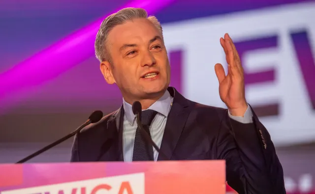 Burza po słowach Neumanna o koalicji z Konfederacją. Polityk przeprasza, Biedroń atakuje PO