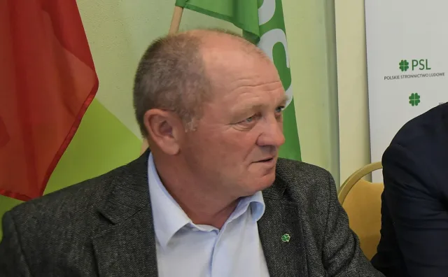 "Stawiam za to bańkę mleka". Sawicki założył się z dziennikarzem o wynik w wyborach