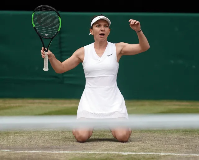 Pierwszy triumf Simony Halep na Wimbledonie! W finale nie dała szans Serenie Williams