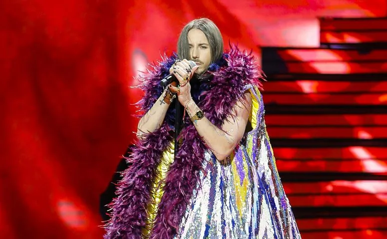 Michał Szpak zaśpiewał w kościele "Ave Maria". Fani są pod wrażeniem