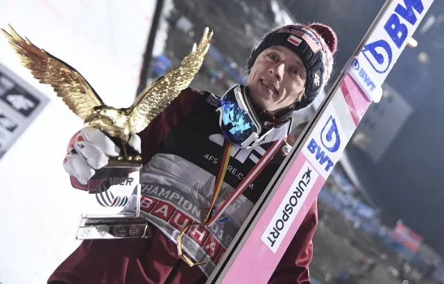 Kubacki skoczek z licencją pilota szybowcowego. Latanie ma we krwi [SYLWETKA]