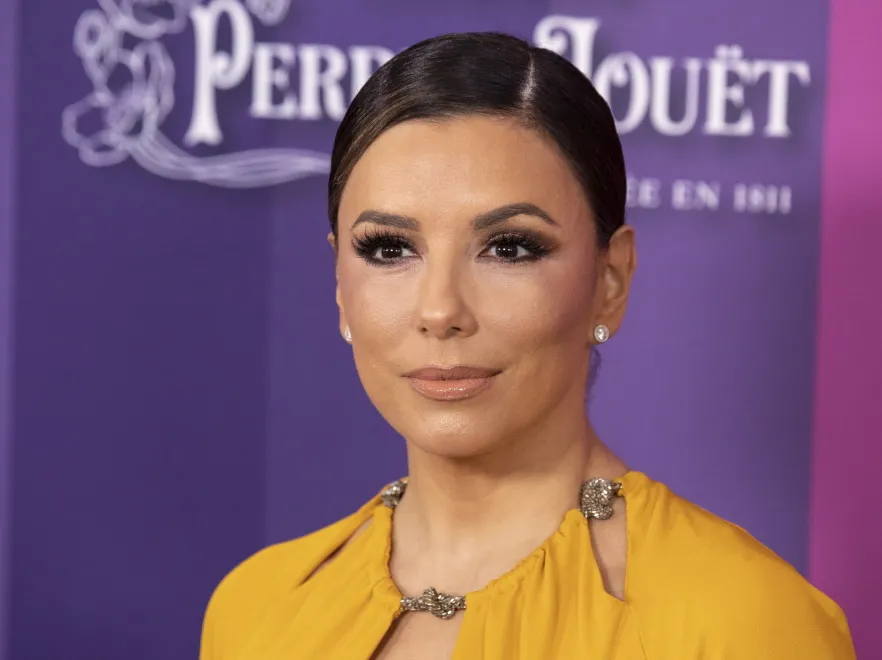 "Takimi piersiami nie ma się co chwalić". Eva Longoria skrytykowana za głęboki dekolt w sukni. FOTO