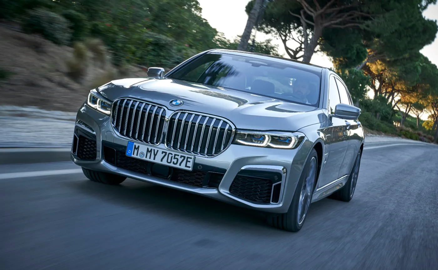12676200-bmw-serii-7.jpg