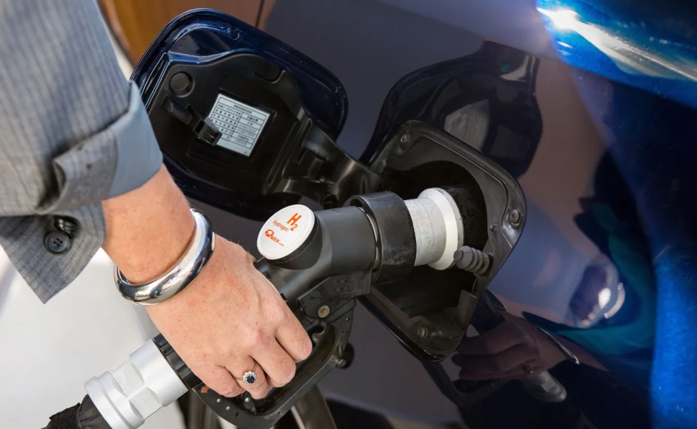 Wodór zatankujesz zamiast benzyny. Opracowali tanie źródło paliwa nowej generacji