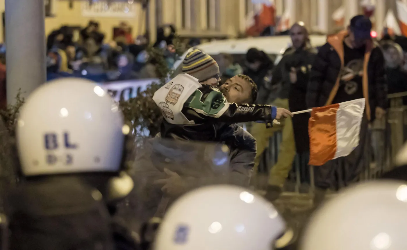 Zamieszki po marszu narodowców z dzieckiem na rękach. Rodzice usłyszeli zarzuty