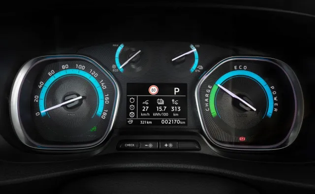 Nowy elektryczny Opel Vivaro-e przewiezie każdy interes. Jak oni to zrobili?