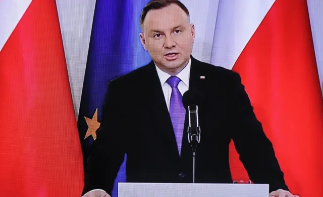 "Ostry cień mgły" spędza sen z powiek najtęższym umysłom. Andrzej Duda wreszcie wyjaśnił, co miał na myśli