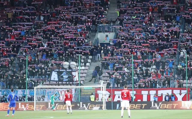 Akt oskarżenia w sprawie oszustw przy zakupie akcji Wisły Kraków