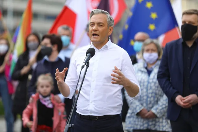 Biedroń: Chęć zmiany prezydenta jest silniejsza niż strach przed epidemią