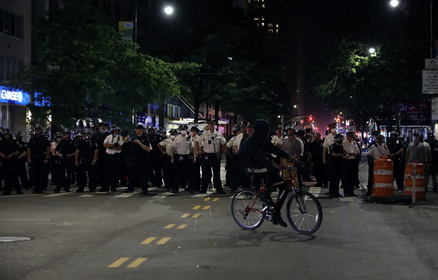 Uliczna wojna w USA. Trump wezwany do "uspokojenia kraju"